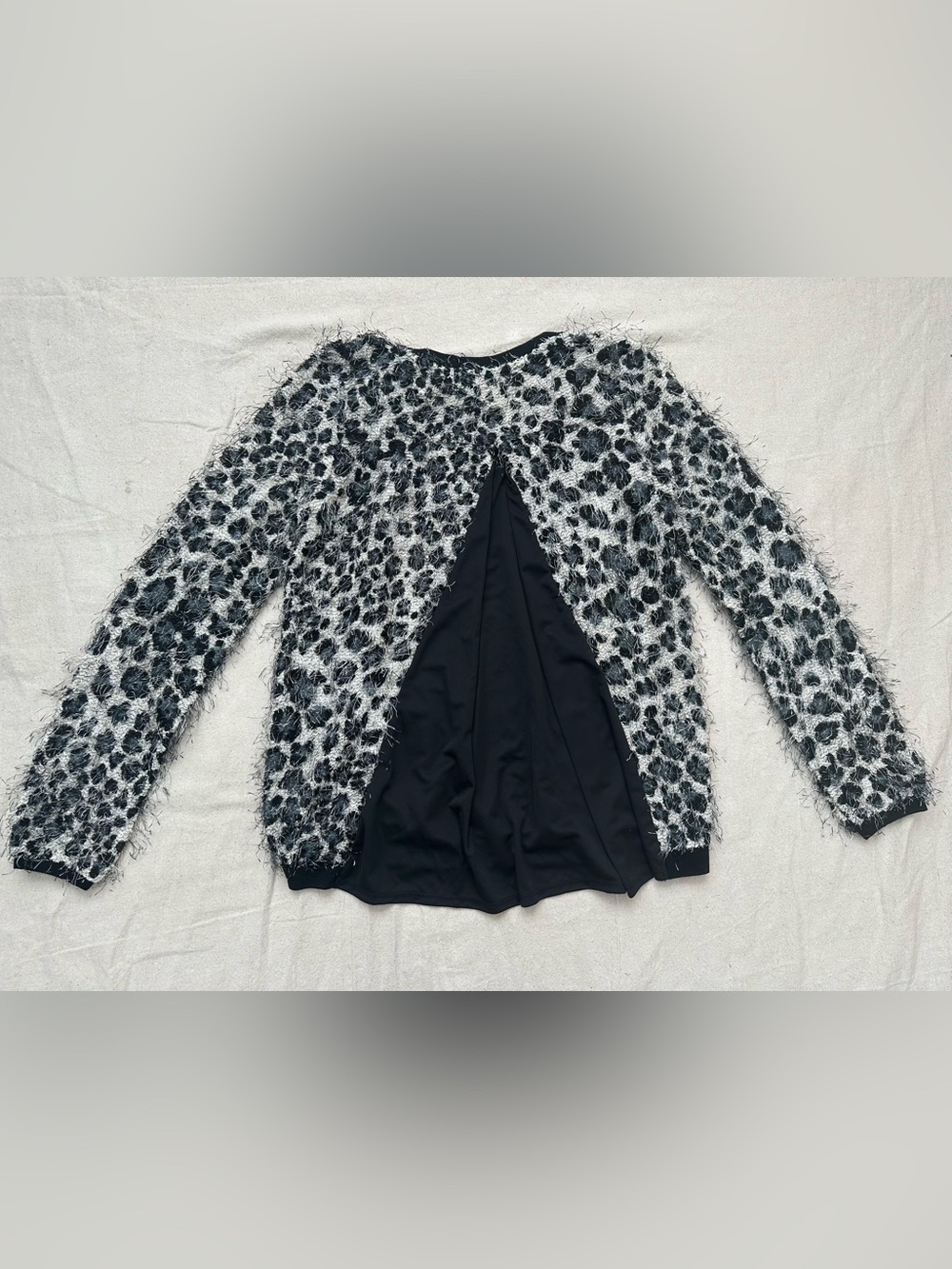 NWT DOCEI Black/White Eyelash Leopard Contrast Pleated Back Blouse Size S/M - Picture 7 of 9